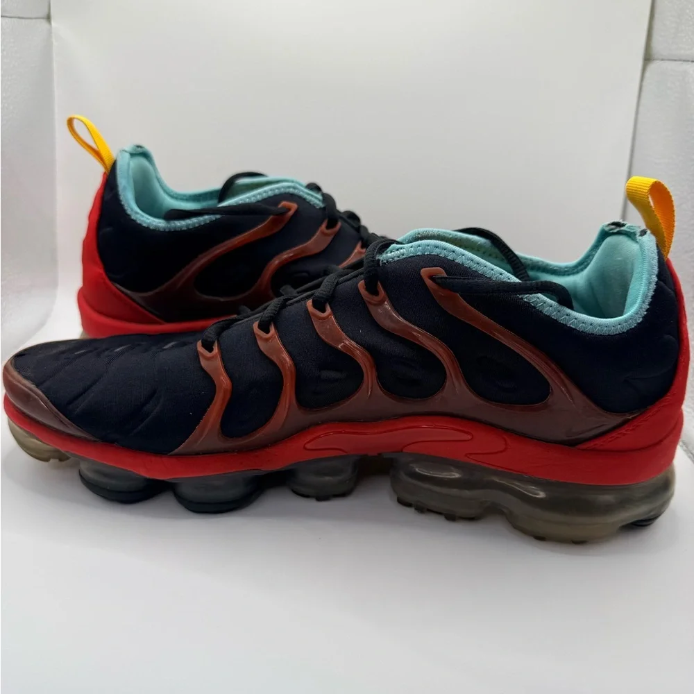 NIKE AIR VAPOR MAX PLUS “Stained Glass” Men’s Size 12 Black‎ Red Sneakers